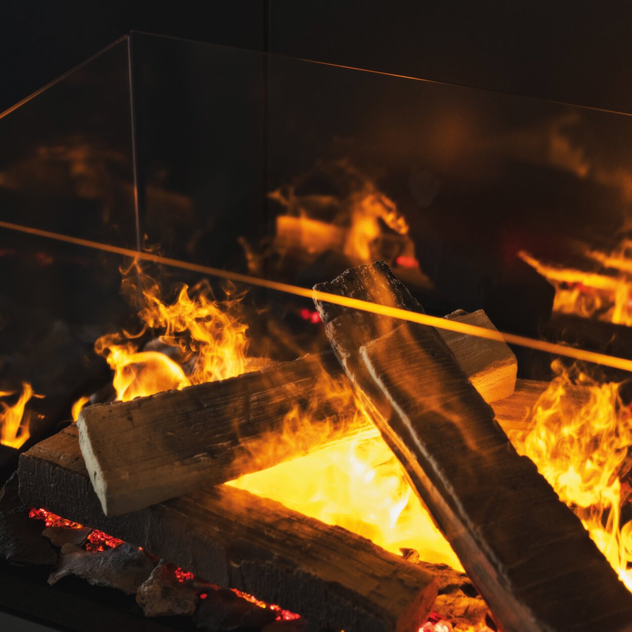 With the eSENSE electric fire, the water vapour flames are illuminated with LEDs.