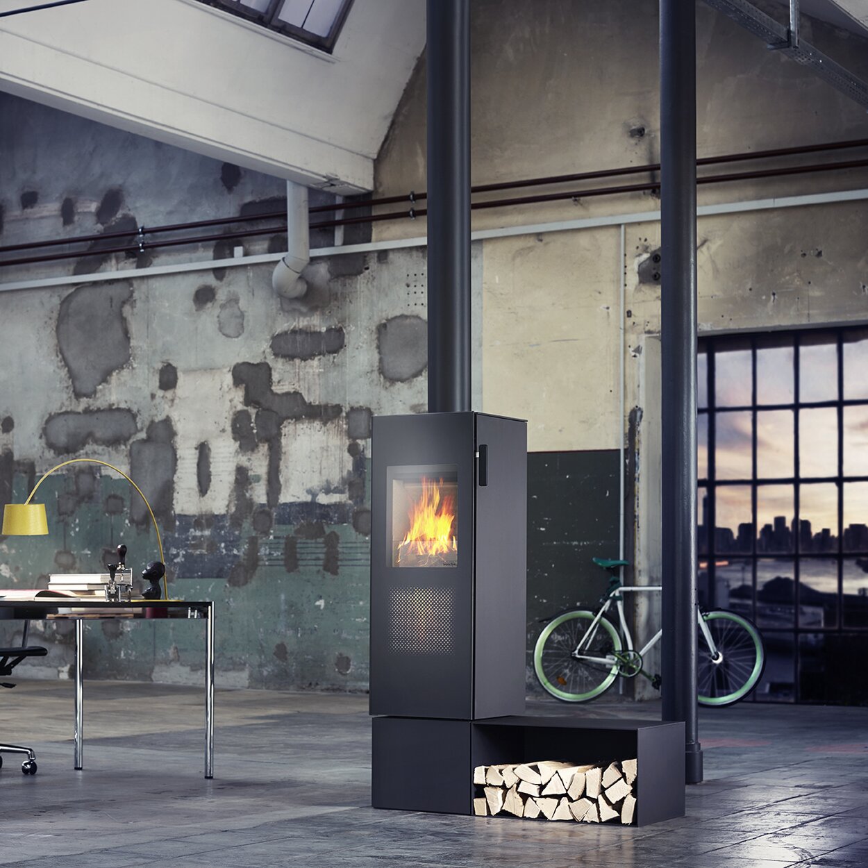 Two flames are created in the bionic fire STUDIO firebox, one upwards and one downwards