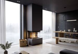 Holz-Kamin VISIO 3 UNIQ zeigt mit dreiseitigen Sichtscheiben mit unsichtbarem Rahmen direkt die Flammen und steht in modernem dunkelgrauen Wohnzimmer
