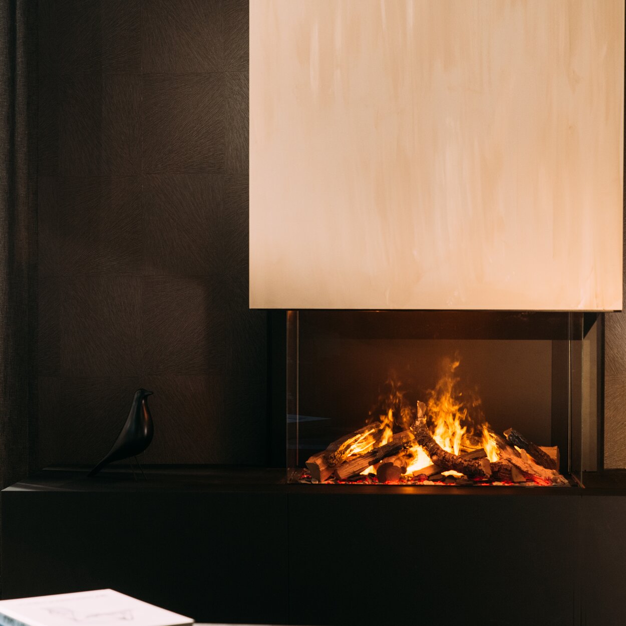 Electric fireplaces e-Matrix Mood 800/500 3-sided glazed in an elegant living room built into a dark wall