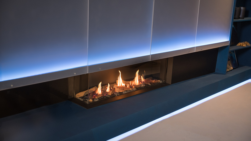 Corner fireplace with MatriX Linear 1300/400 fuel gas in the living room