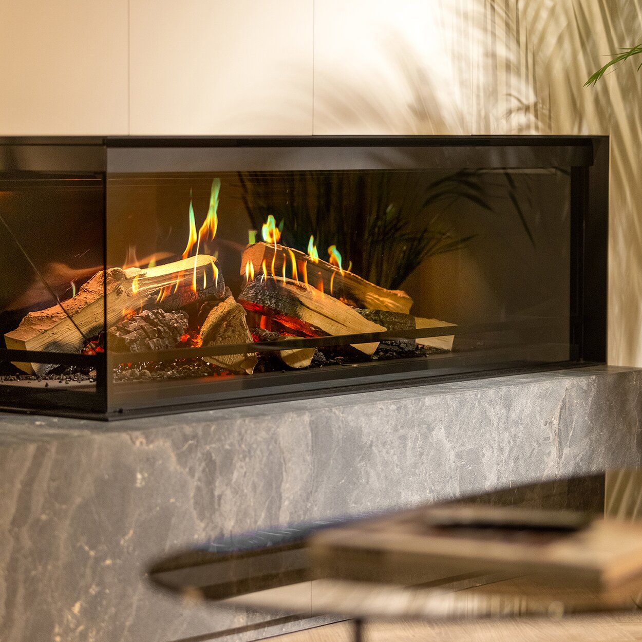 The realistic ceramic wood logs and holographic flames look authentic.
