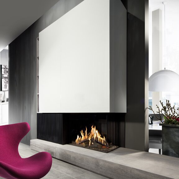 Gas-Kamin GP80/55C zweiseitig verglast im Betonelement verbaut im modernen Wohnzimmer