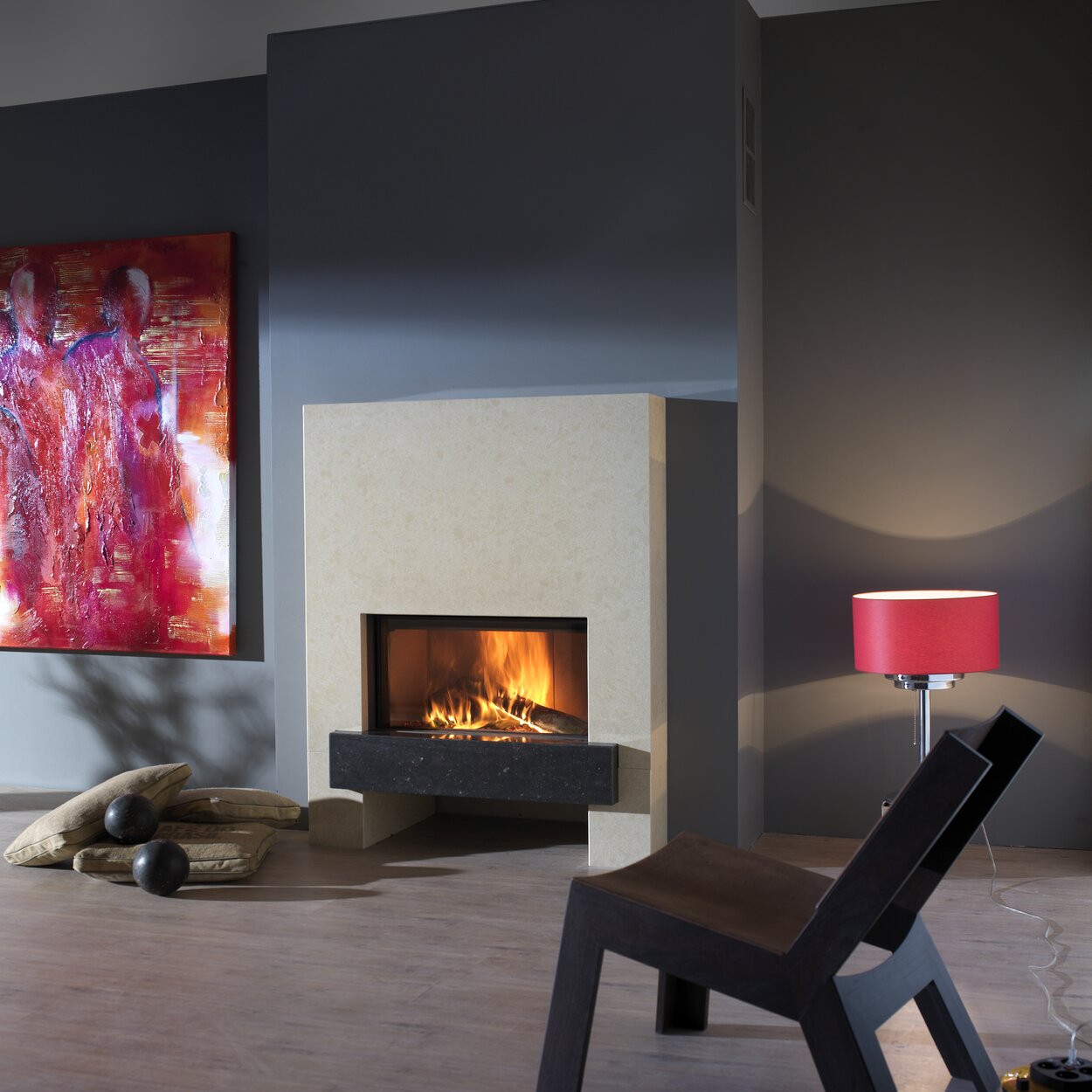 Wood fireplace W70/33F by Kalfire with natural stone cladding in cream-coloured stone in front of a grey wall with pink decoration